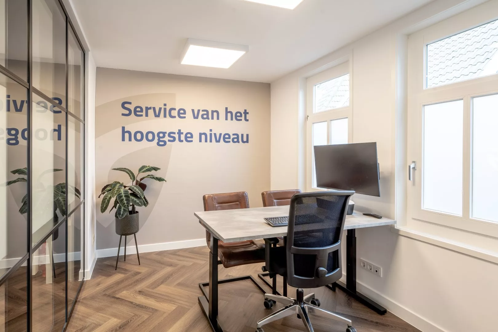 Kantoorinrichting Geldhuys door DBKC ICT & Kantoor