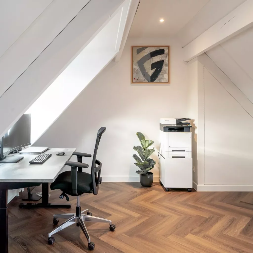 Kantoorinrichting Geldhuys door DBKC ICT & Kantoor
