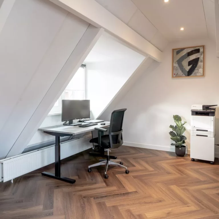 Kantoorinrichting Geldhuys door DBKC ICT & Kantoor