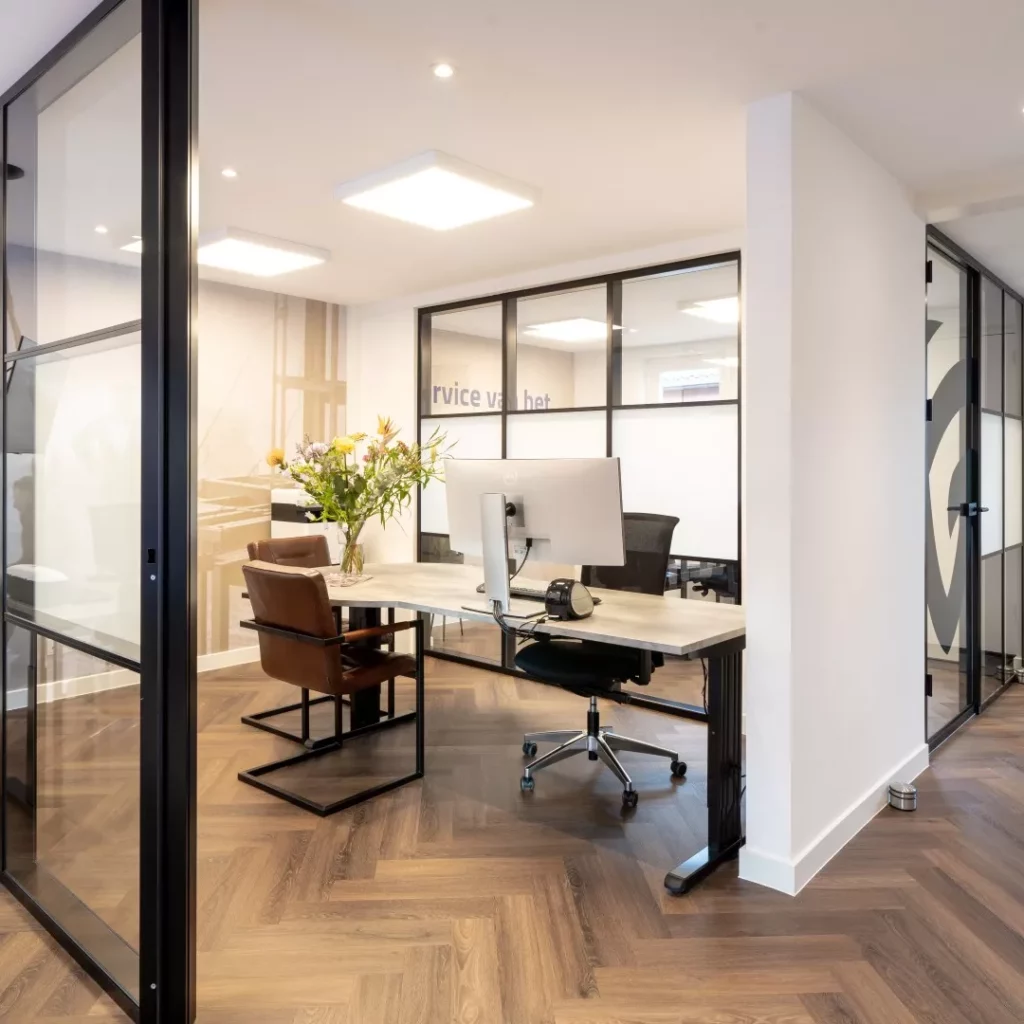 Kantoorinrichting Geldhuys door DBKC ICT & Kantoor