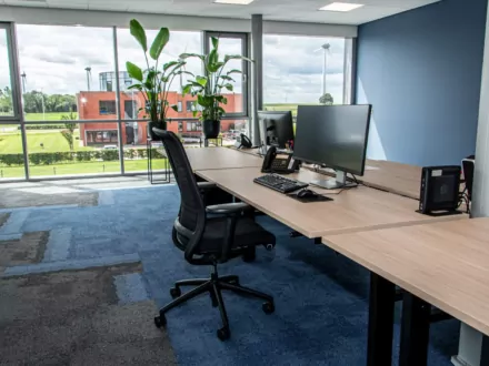 Kantoorinrichting Van Slooten Auto door DBKC ICT & Kantoor