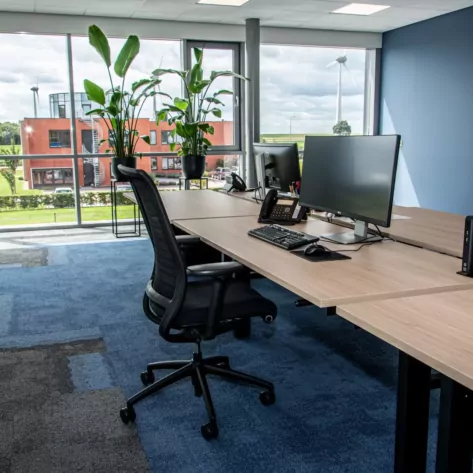 Kantoorinrichting Van Slooten Auto door DBKC ICT & Kantoor