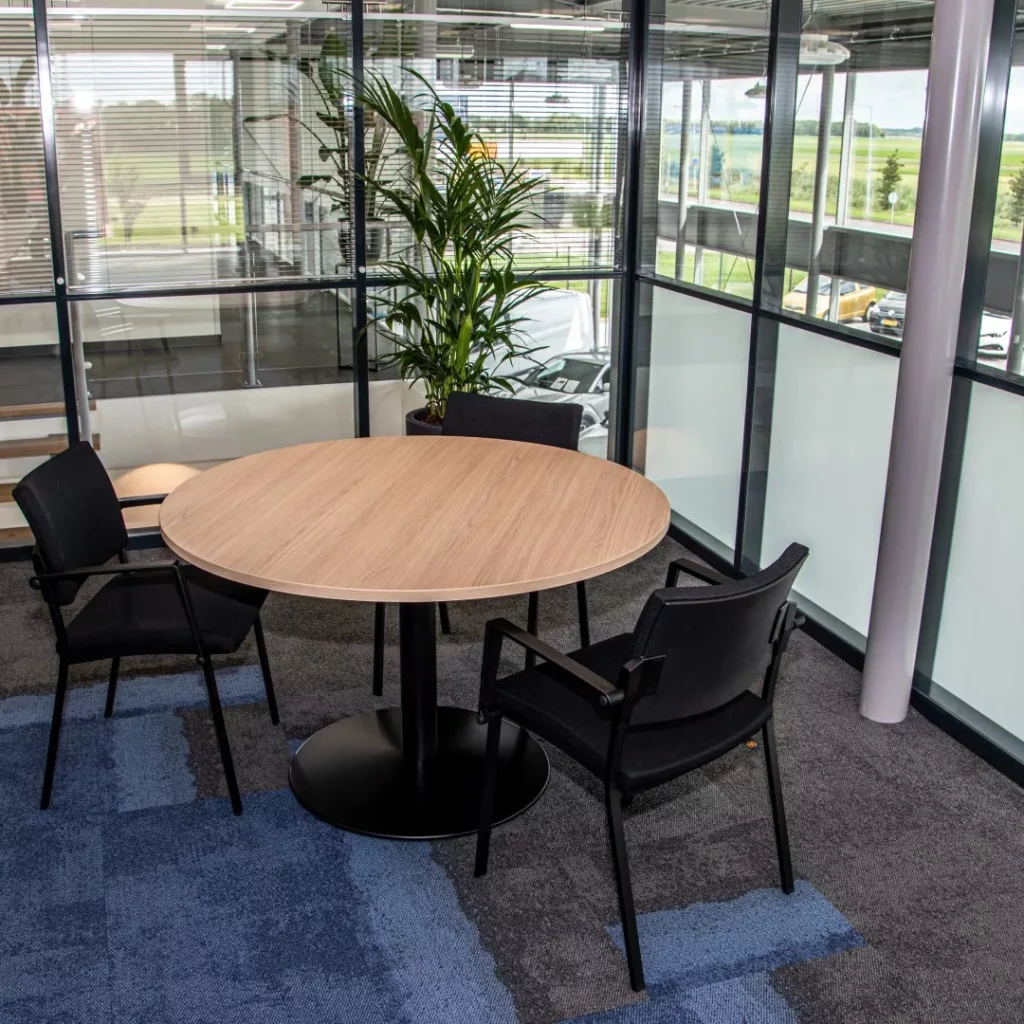 Kantoorinrichting Van Slooten Auto door DBKC ICT & Kantoor
