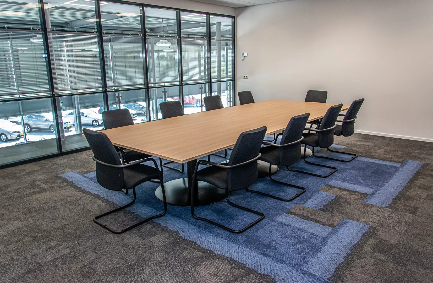 Kantoorinrichting Van Slooten Auto door DBKC ICT & Kantoor