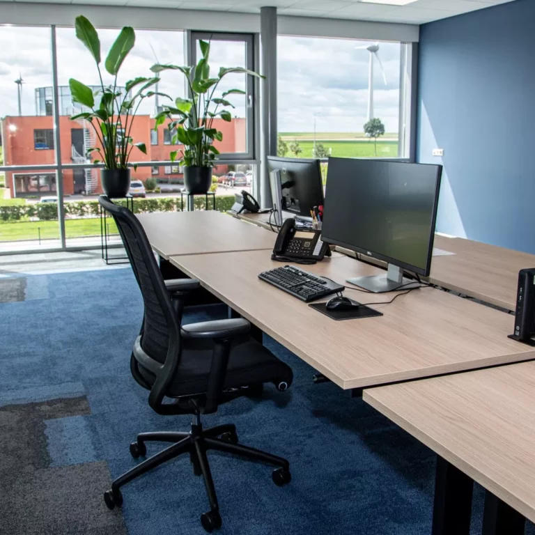 Kantoorinrichting Van Slooten Auto door DBKC ICT & Kantoor